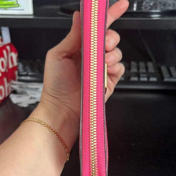 MCM LIKE NEW limited edition pink amazing condition - Picture 17 of 17